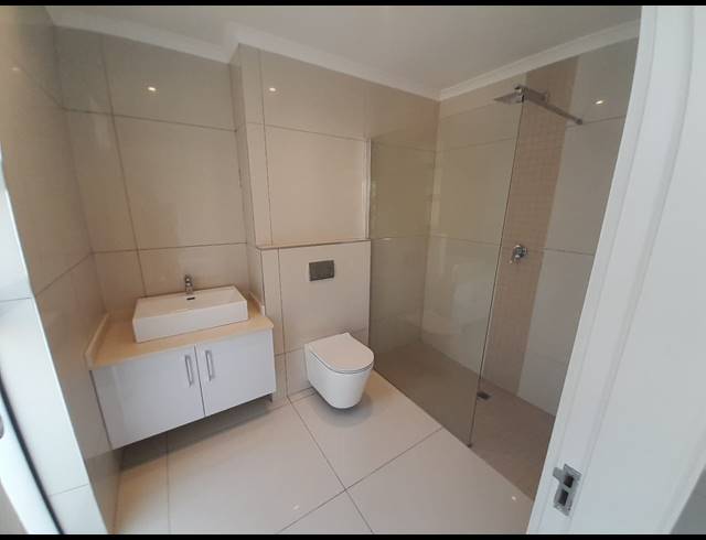 5 BEDROOM FREEHOLD TO LET IN IZINGA ESTATE